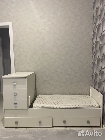 Детская кроватка маятник с комодом