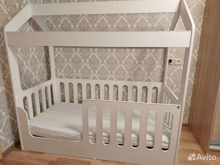 Детская кровать домик с матрасом