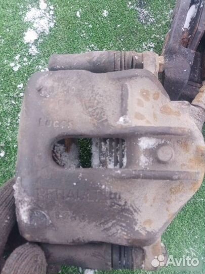 Суппорт тормозной передний Renault Laguna 1999