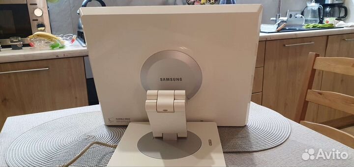 Монитор Samsung SyncMaster 970P 19