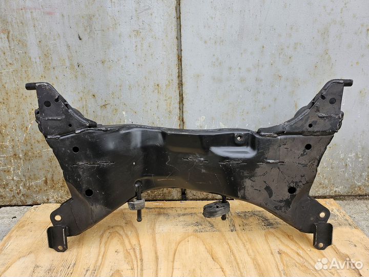 Подрамник балка Mitsubishi Outlander I 2.0, 2.4