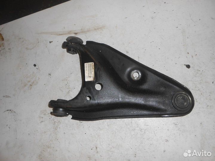 Рычаг передний правый
