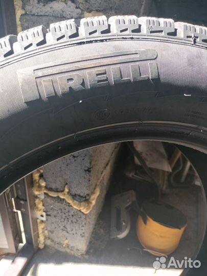 Pirelli Ice 215/60 R17