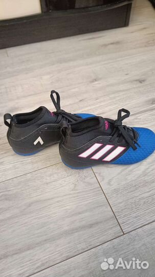 Футбольные бутсы adidas