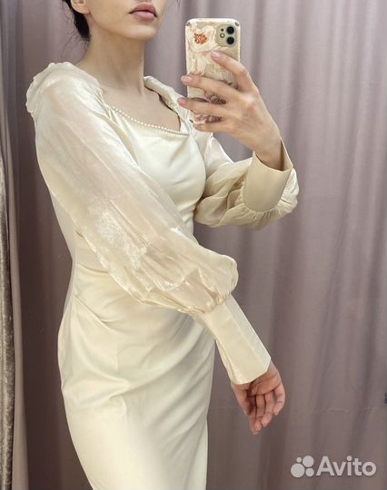 Платье силуетное новое