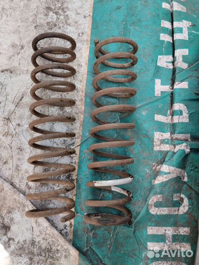 Задние стойки пружины