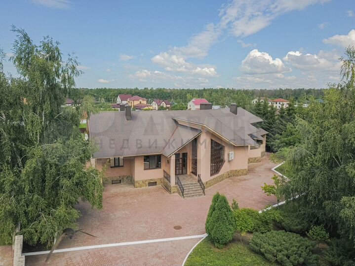 Коттедж 627,7 м² на участке 27,8 сот.