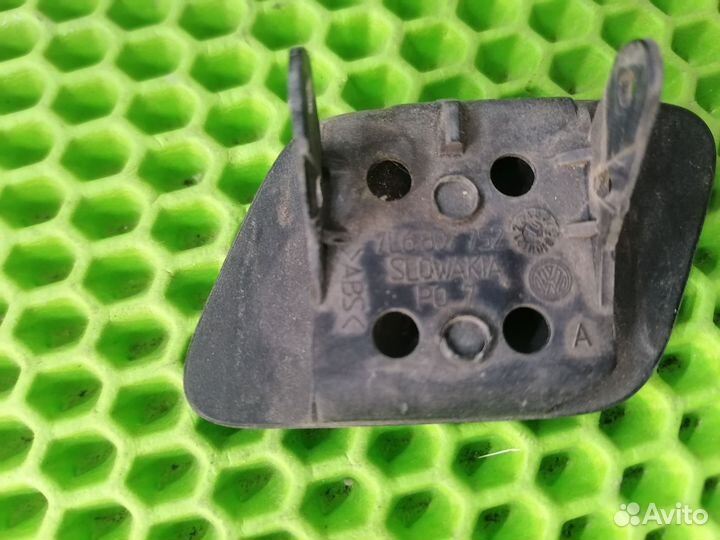 Крышка форсунки правая Фольксваген Таурег 7L