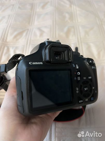 Зеркальный фотоаппарат Canon EOS 1100D