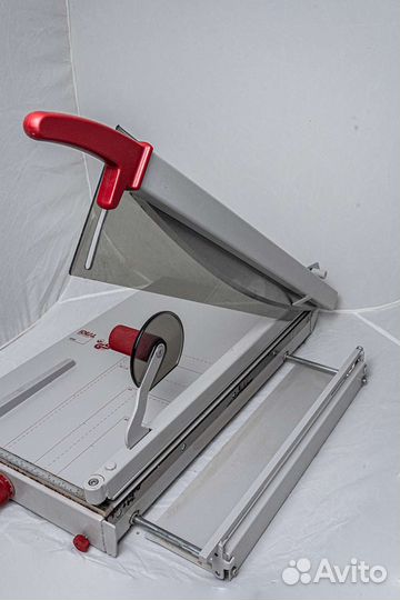 Сабельный резак для бумаги ideal 1058