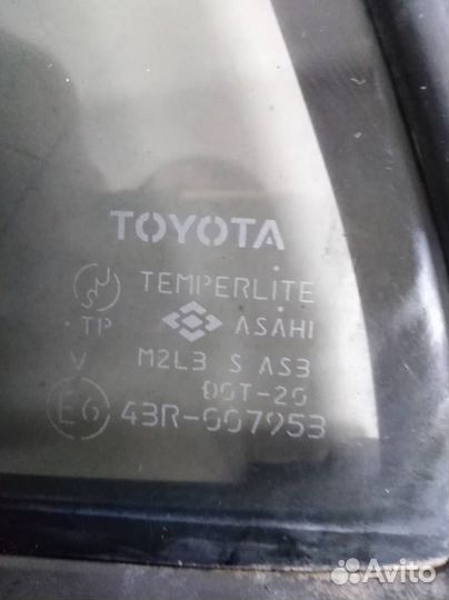 Стекло двери задней левой форточка Toyota Corolla