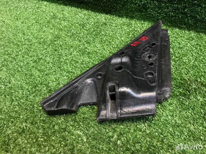 Уплотнитель стекла двери передний правый Mercedes