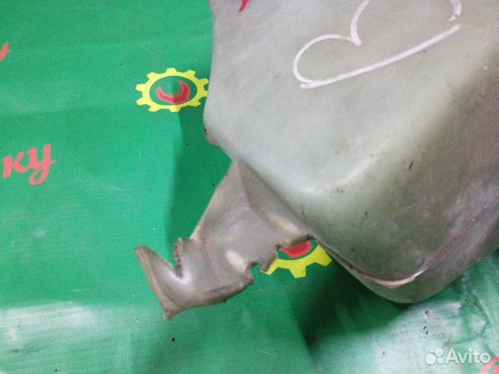 Бачок омывателя Volkswagen B3 седан 1.8 AAM 1990