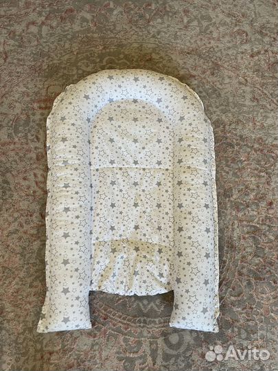 Лежанка с боротиками для малыша