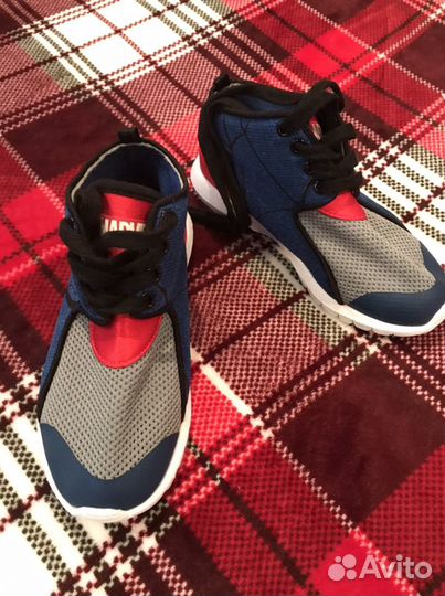 Кроссовки детские новые