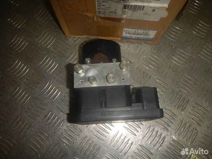 Блок управления тормозами/насос ABS Mazda Mazda3/M