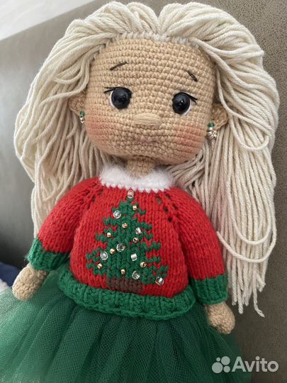 Вязаная кукла ручной работы
