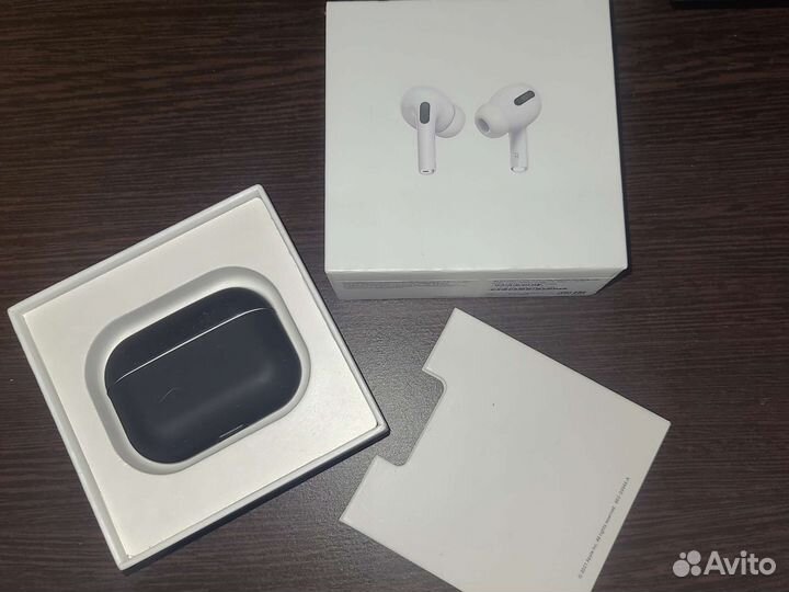 Зарядный бокс для наушников Apple AirPods