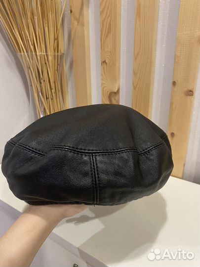 Женская кожаная беретка