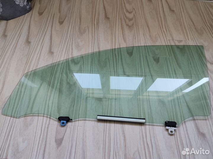 Стекло двери левое Toyota Premio Alion