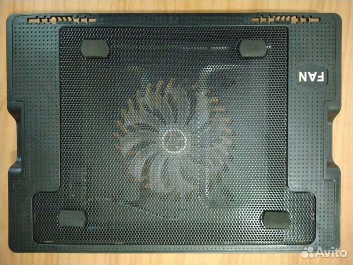 Подставка с охлаждением