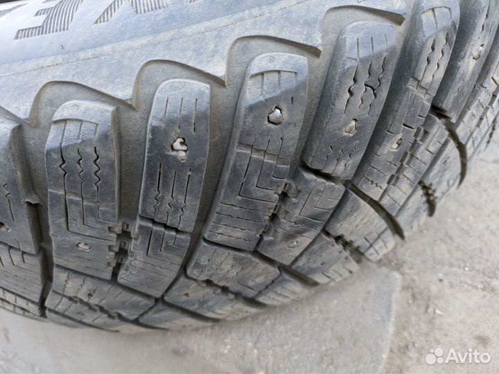 Goodyear Ultragrip Ice Arctic 215/60 R16 99T