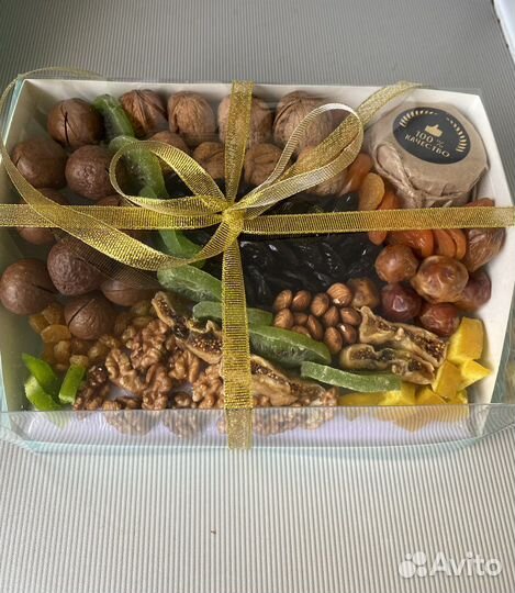 Набор из орехов и сухофруктов