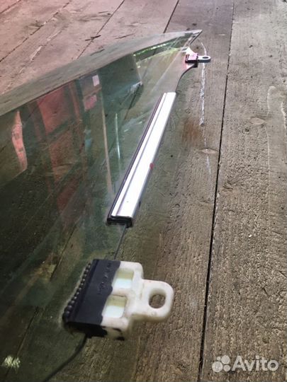 Стекло заднее дверное Toyota Corolla 150