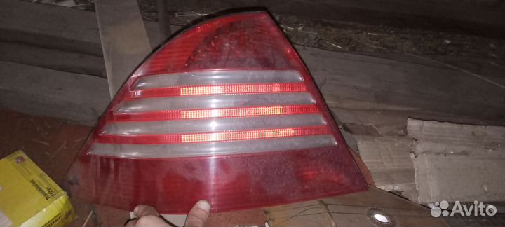 Фонарь задний w220