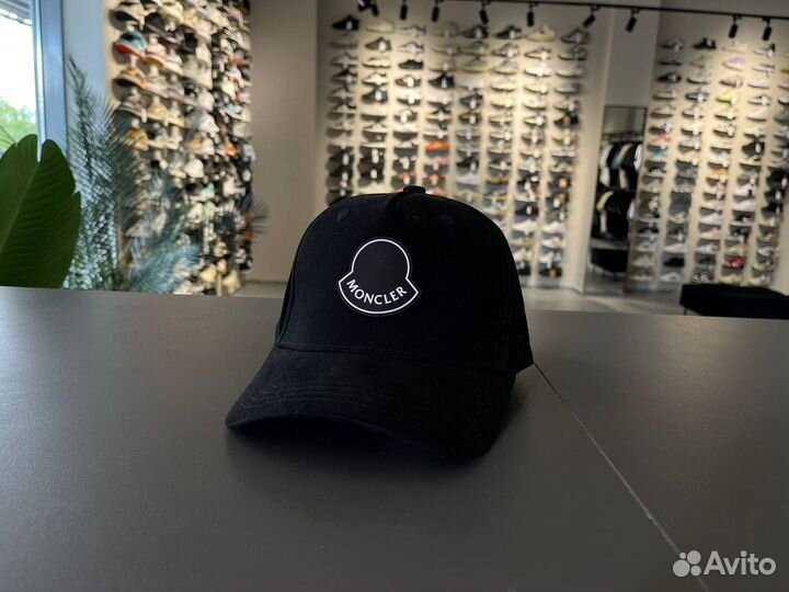Бейсболка Moncler в ТЦ Мега Молл