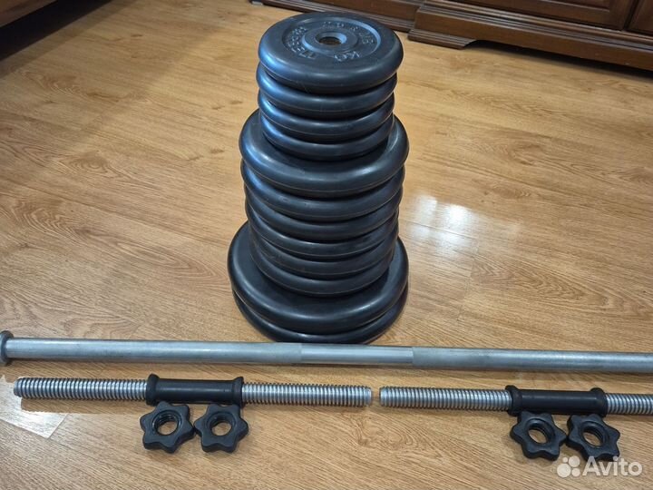 Штанга с блинами, гантели