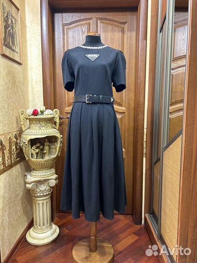 Платье prada из плотного хлопка с ремнем