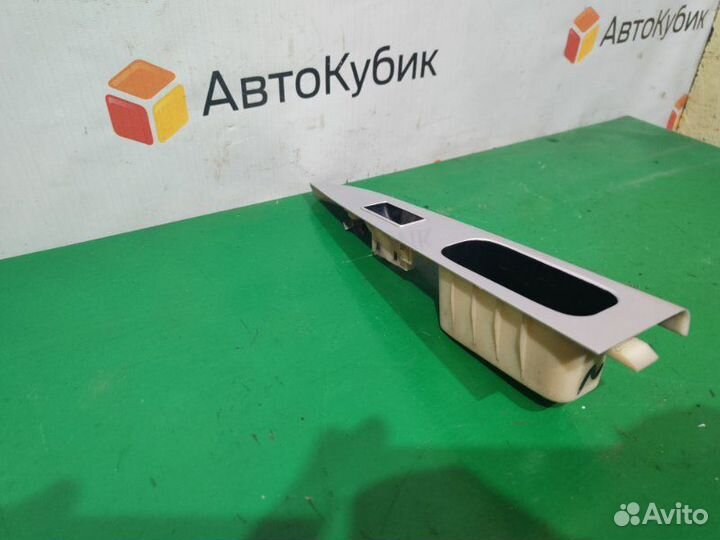 Накладка кнопок стеклоподъемника задняя левая