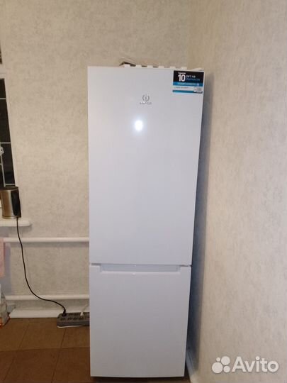 Холодильник Indesit ds318w 185 см новый