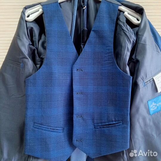 Школьный костюм- тройка