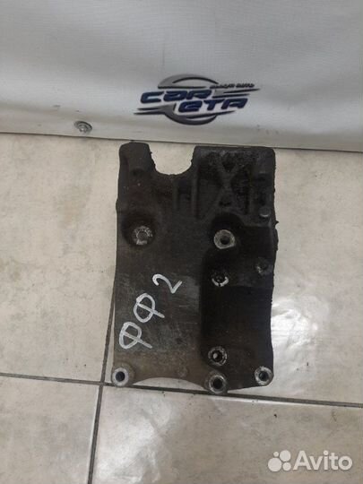 Кронштейн компрессора кондиционера Ford Focus