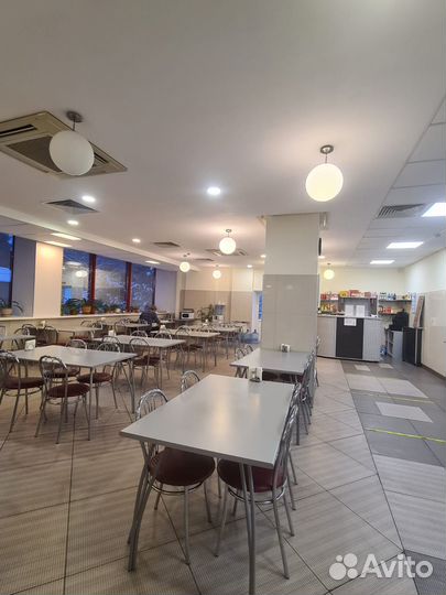 Повар горячего цеха в столовую