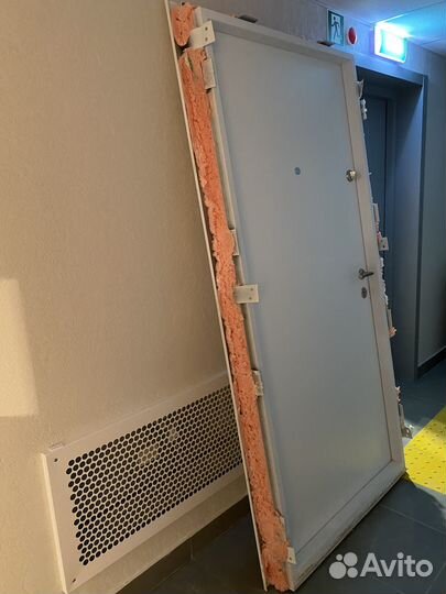 Дверь пик входная белая