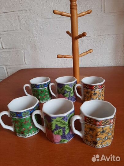 Набор из 6 кофейных чашек на деревянной подставке