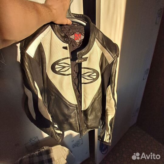 Продам мотоциклетную куртку ixs