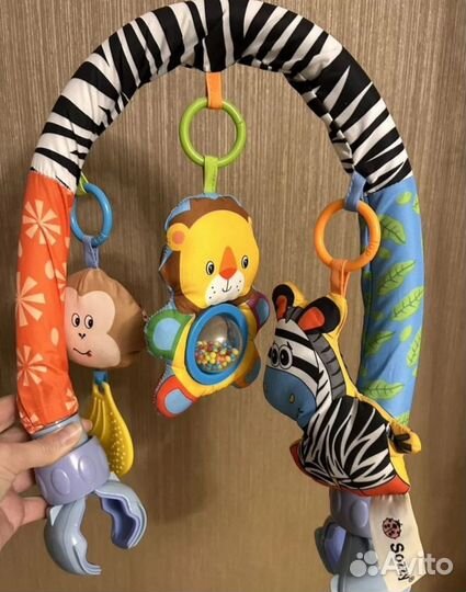 Игровая дуга с игрушками