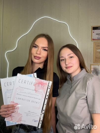 Модели на окрашивание бровей