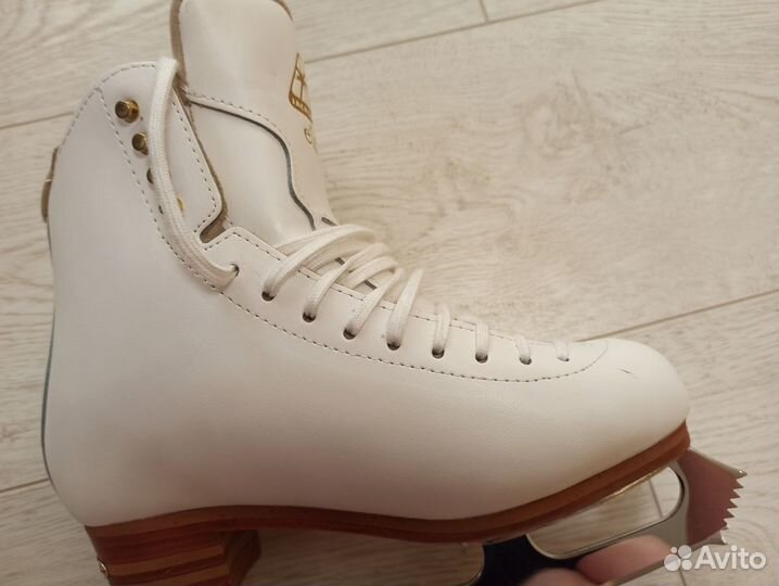 Фигурные коньки jackson elle