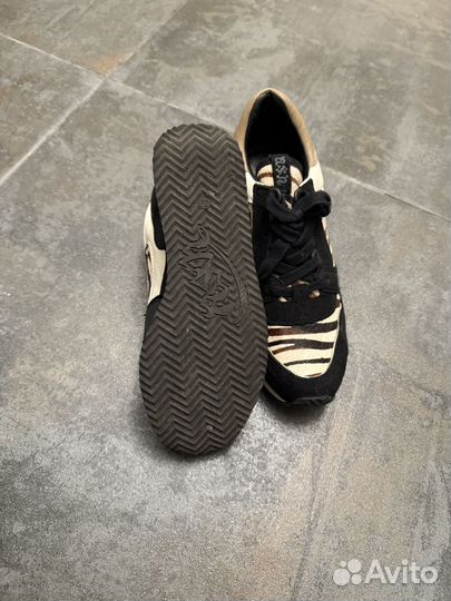 Кроссовки на танкетке ash