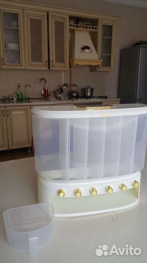 Диспенсер для сыпучих продуктов