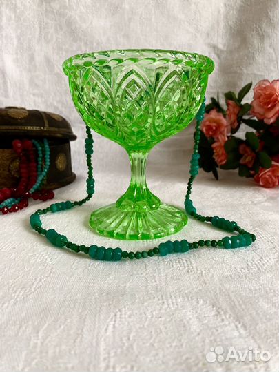 Ваза антикварная, урановое стекло