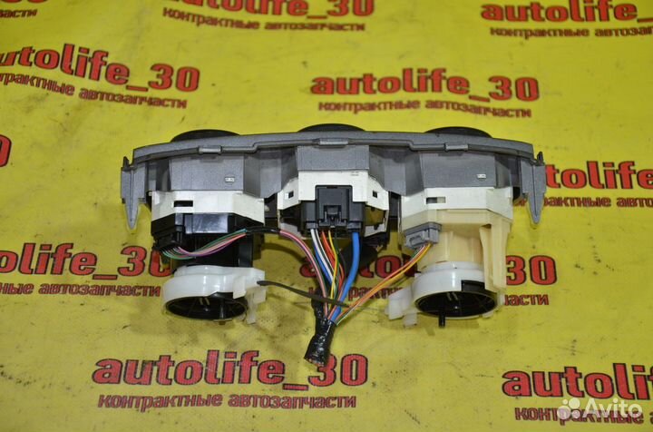 Блок управления отопителем Toyota Auris E150