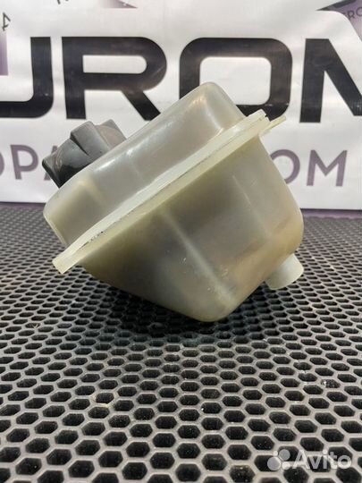 Бачок расширительный Audi 80 B3 RU 1989