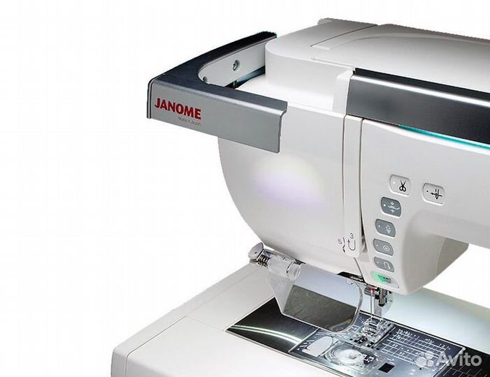 Швейно-вышивальная машина Janome Memory Craft 1500