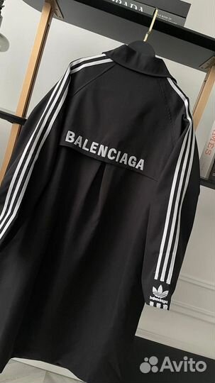 Трендовый тренч Balenciaga